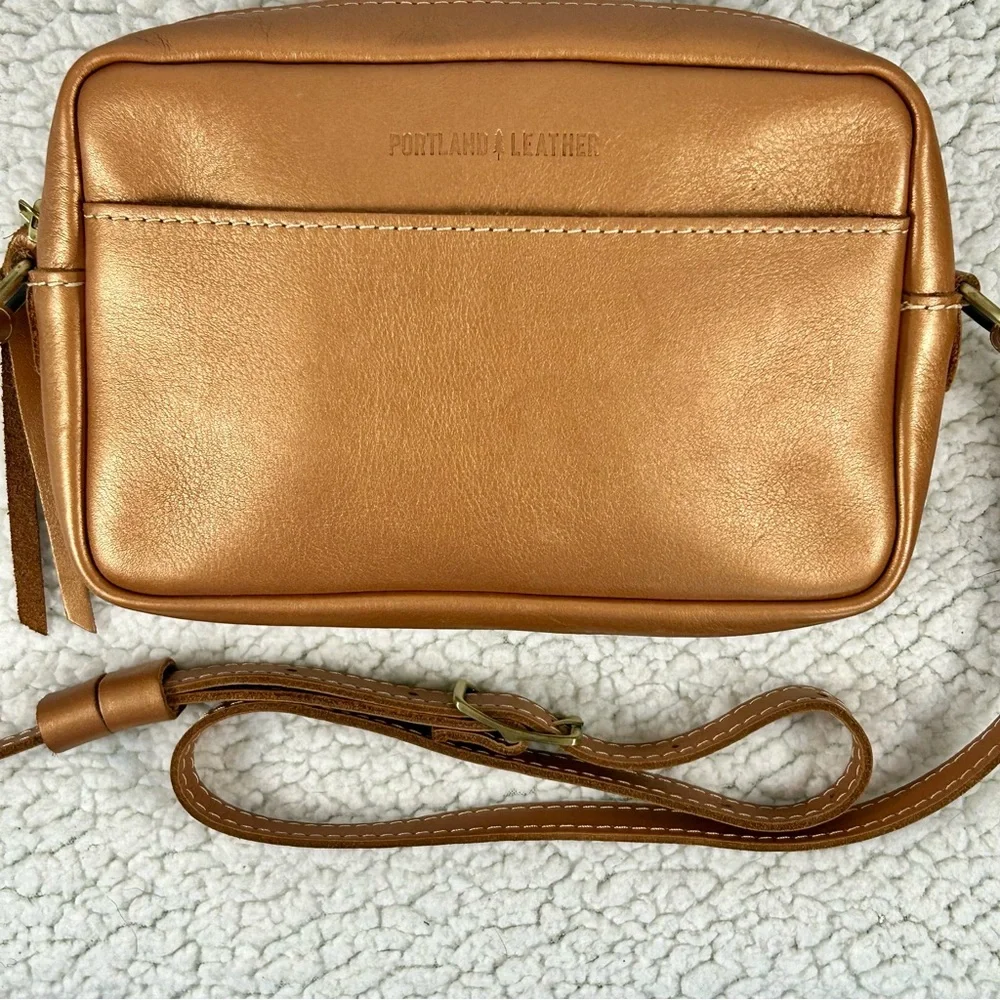 Genuine authentic “Portland Leather” camera style Crossbody bag - Picture 2 of 11